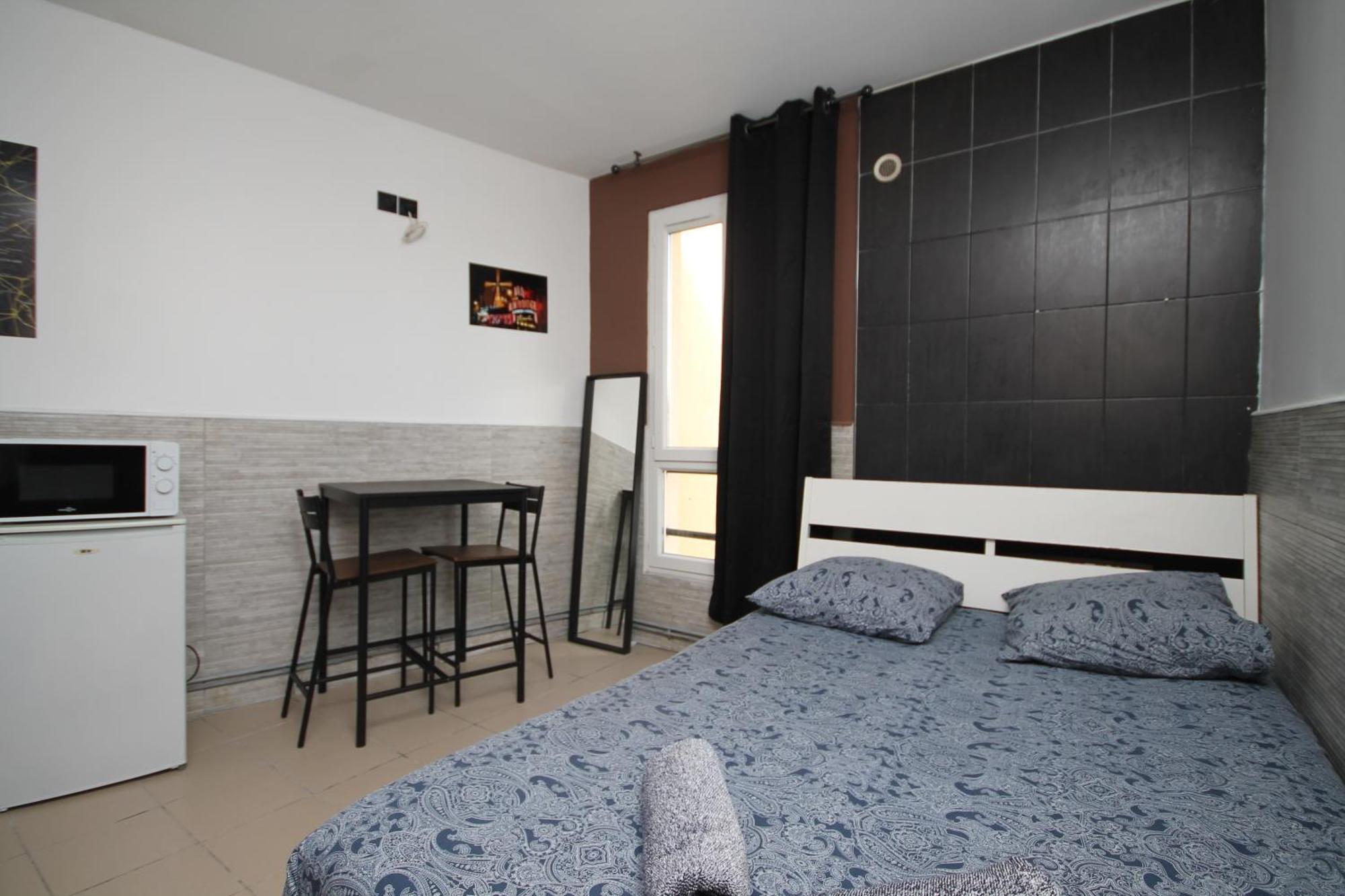04 - Chambre Avec Lit Double Proche Paris Et Transports Wifi Saint-Denis  Bagian luar foto